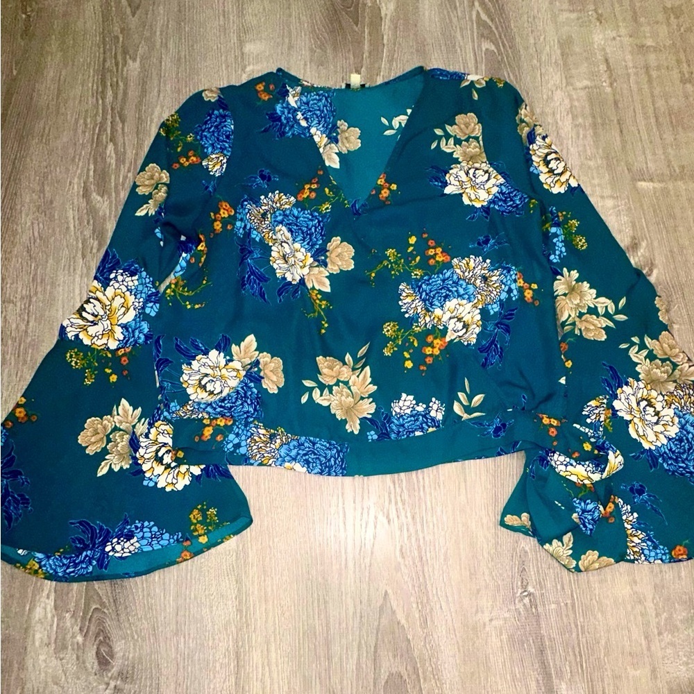 Lily White Floral Bell Sleeve Silk Top Size:Large